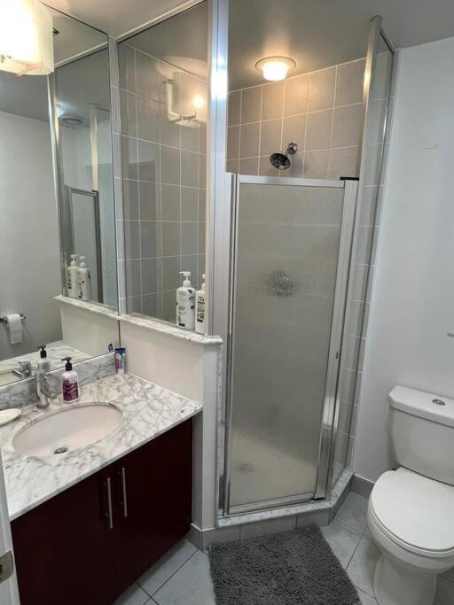 Prestigious 2-bdrm - Across From Scotiabank Arena *
